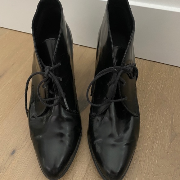 Clarks patent leather heeled boots - Picture 2 of 8